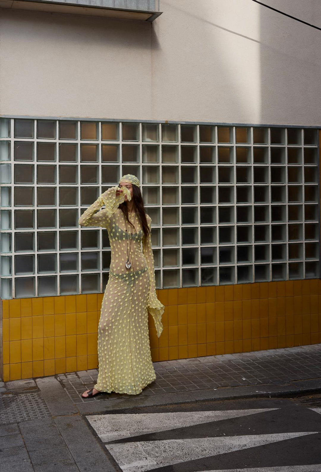 Lou | Robe jaune en dentelle